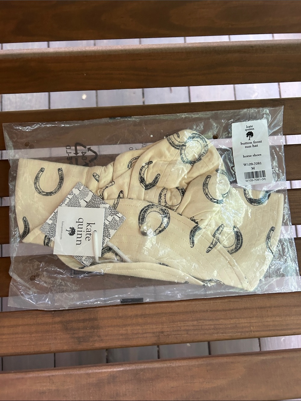 NIB kate quinn Cream Horse Shoes Print Button-Front Sun Hat